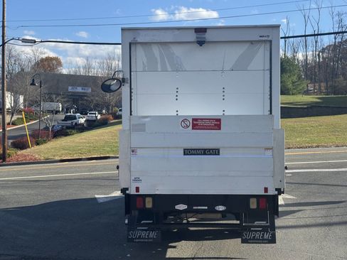 Used 2018 Chevrolet Express 3500 image 8