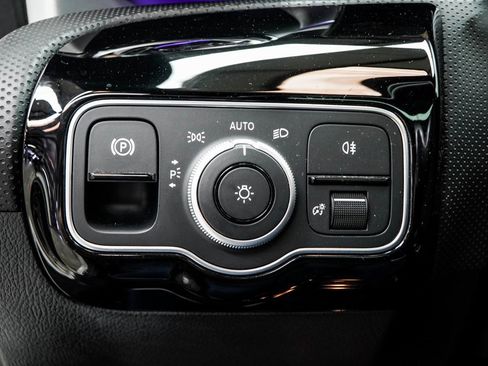 Used 2025 Mercedes-Benz CLA 250 image 35