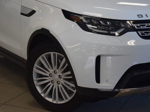 Used 2017 Land Rover Discovery HSE image 4
