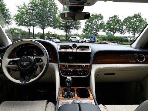 Used 2023 Bentley Bentayga AWD/4WD image 46