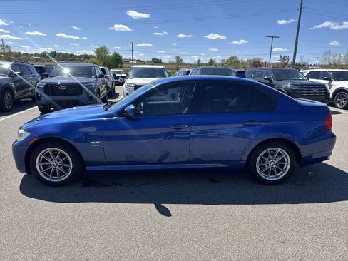 Used 2010 BMW 328i xDrive Sedan AWD/4WD image 3