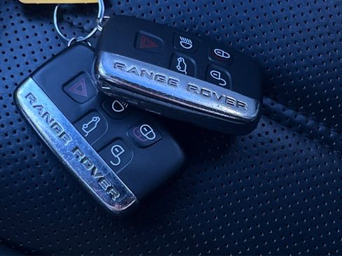 Used 2016 Land Rover Range Rover HSE image 22