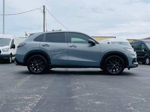 Used 2024 Honda HR-V Sport image 3