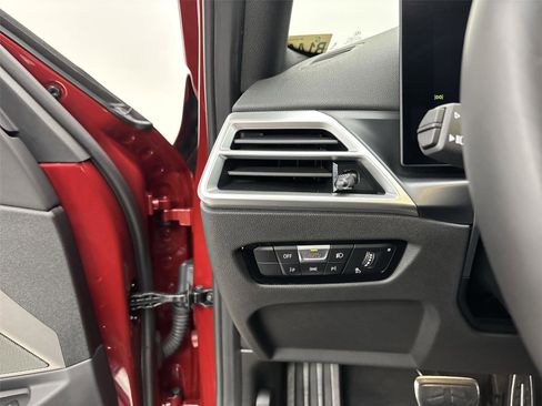 Used 2025 BMW 330i xDrive Sedan w/ M Sport Package image 31