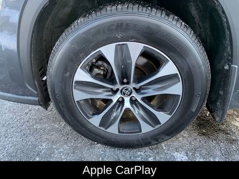 Certified 2025 Toyota Highlander XLE image 11