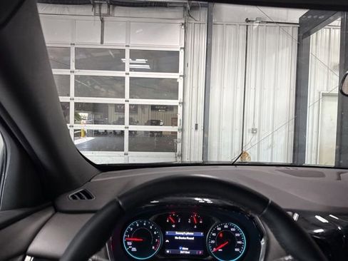 Used 2023 Chevrolet Traverse LT FWD image 7