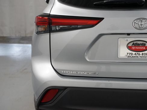 Used 2023 Toyota Highlander L FWD image 10