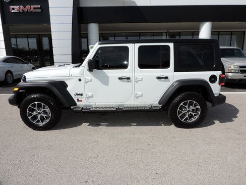 Used 2025 Jeep Wrangler Unlimited Sport AWD/4WD image 8
