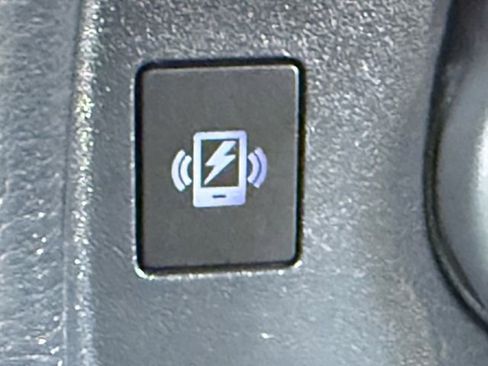 Used 2025 Nissan Versa SV w/ Trunk Package image 21