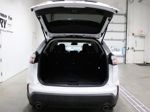Used 2020 Ford Edge SE image 21