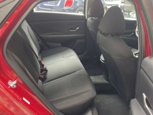 Used 2023 Hyundai Elantra SE FWD image 13