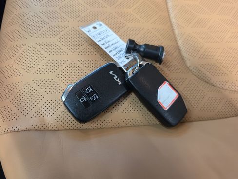 Used 2024 Kia Carnival EX FWD image 39