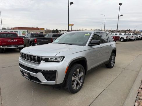 New 2026 Jeep Grand Cherokee Limited image 3