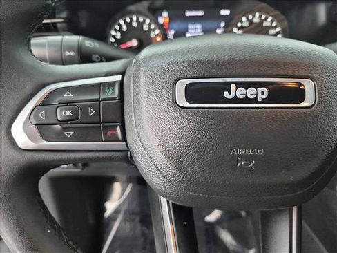 Used 2023 Jeep Compass Latitude AWD/4WD image 29