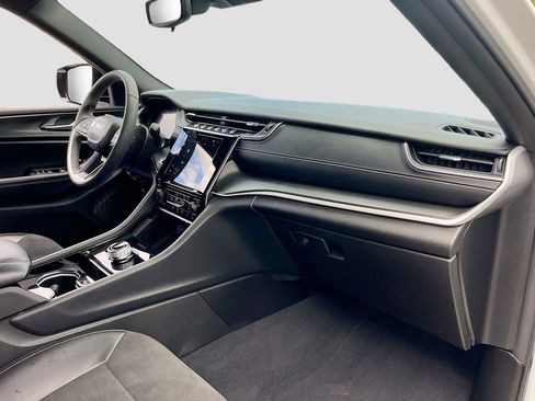 Used 2023 Jeep Grand Cherokee L Laredo image 29