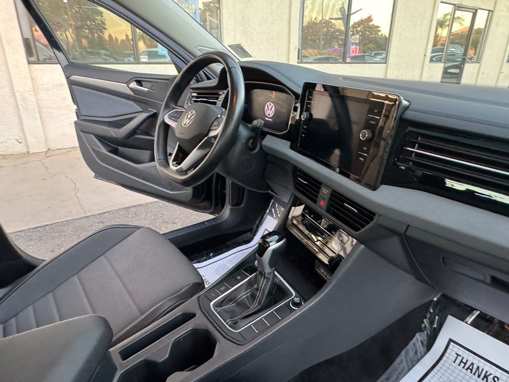 Used 2025 Volkswagen Jetta SE FWD image 22