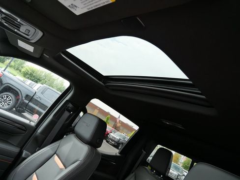 Used 2025 GMC Sierra 1500 AT4 w/ Technology Package AWD/4WD image 16