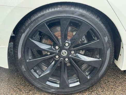 Used 2020 Nissan Maxima SR w/ Sport Mat Group image 12