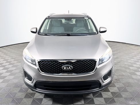 Used 2016 Kia Sorento LX image 2