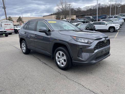 Used 2021 Toyota RAV4 LE image 6
