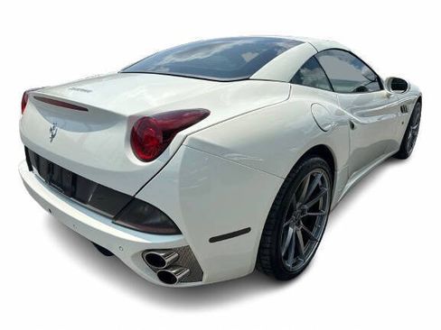 Used 2014 Ferrari California RWD image 5