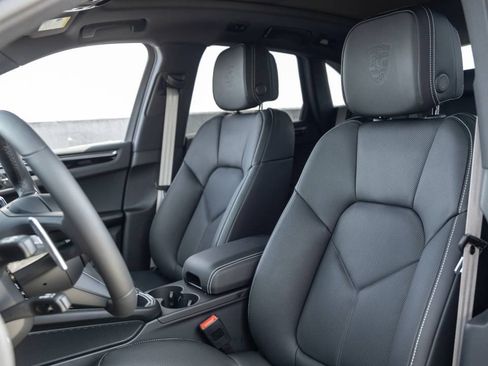 Used 2025 Porsche Macan Turbo image 5