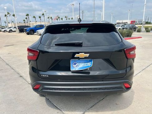 Used 2025 Chevrolet Trax LS w/ LS Convenience Package FWD image 6