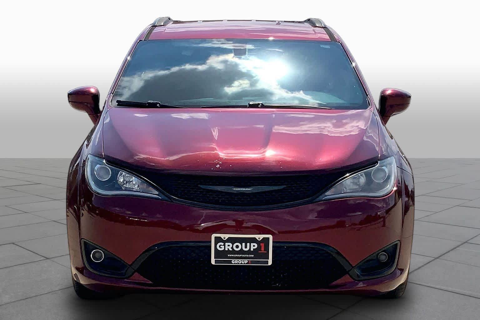 Used 2020 Chrysler Pacifica Touring-L w/ S Appearance Package FWD image 4