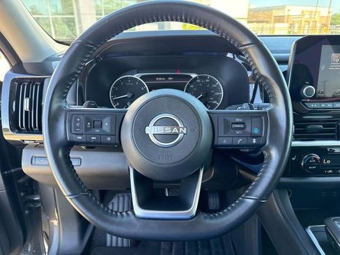 Used 2024 Nissan Pathfinder SV FWD image 29