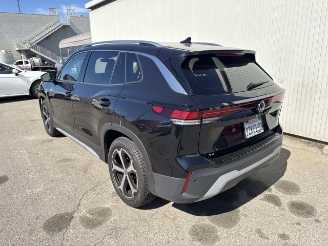 Used 2026 Volkswagen Tiguan SE w/ Panoramic Sunroof Package FWD image 4