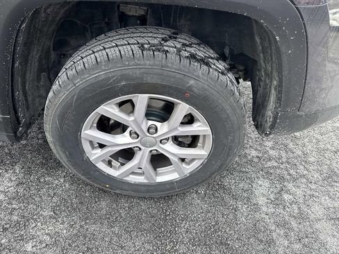 Used 2022 Jeep Grand Cherokee Limited image 17