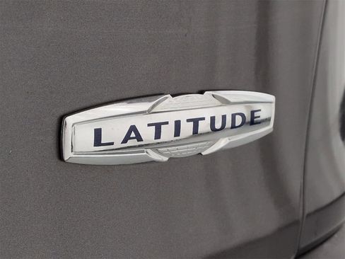 Used 2014 Jeep Cherokee Latitude w/ Cold Weather Group image 13