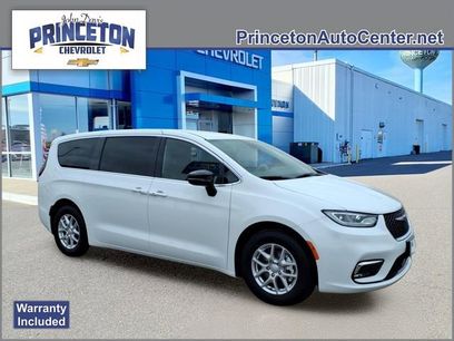 Used 2025 Chrysler Pacifica Select