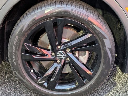 Used 2024 Volkswagen Tiguan SE R-Line image 11