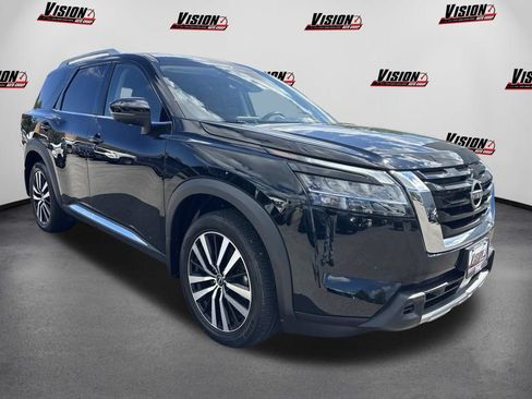 Certified 2024 Nissan Pathfinder Platinum AWD/4WD image 3