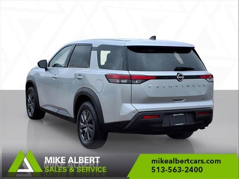 Used 2024 Nissan Pathfinder S image 6
