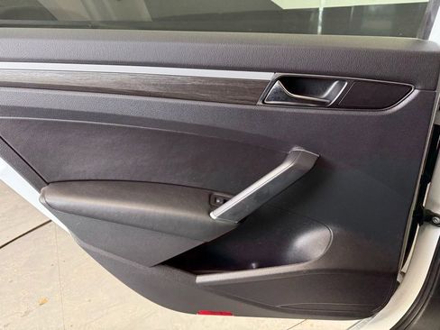 Used 2018 Volkswagen Passat 2.0T SE image 43