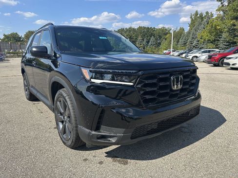 New 2025 Honda Pilot Sport image 4