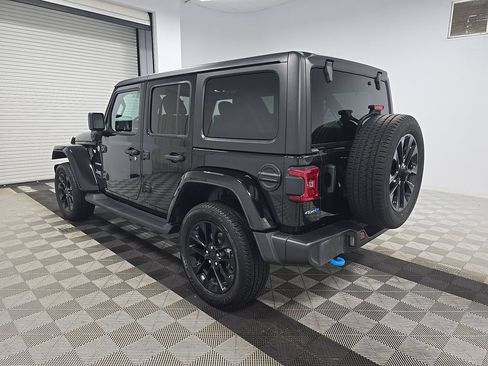 Used 2022 Jeep Wrangler Unlimited Sahara w/ Cold Weather Group AWD/4WD image 4