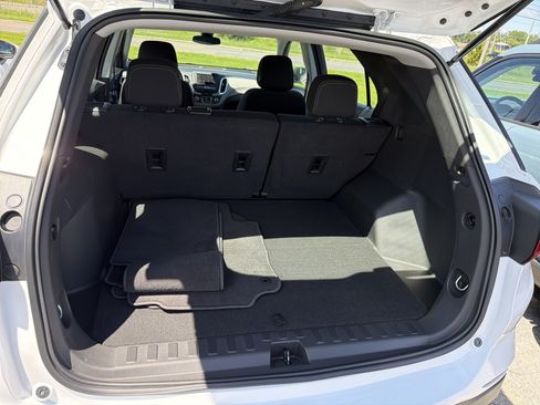 Used 2021 Chevrolet Equinox LS FWD image 23