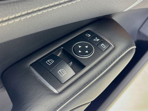 Used 2015 Mercedes-Benz SL 550 image 16