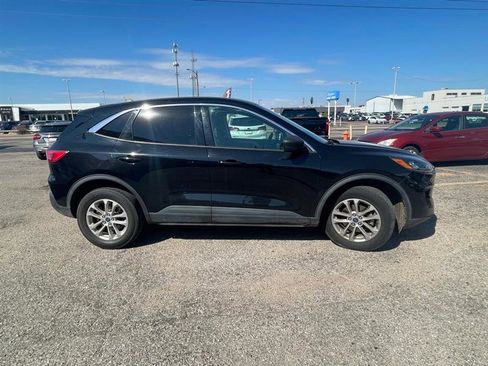 Used 2022 Ford Escape SE image 3