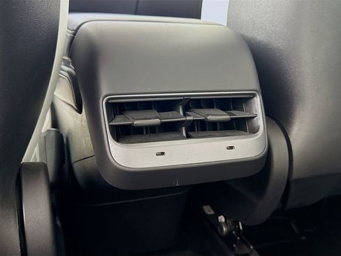 Used 2022 Tesla Model Y Performance image 25