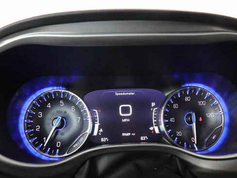 Used 2024 Chrysler Pacifica Touring-L FWD image 10