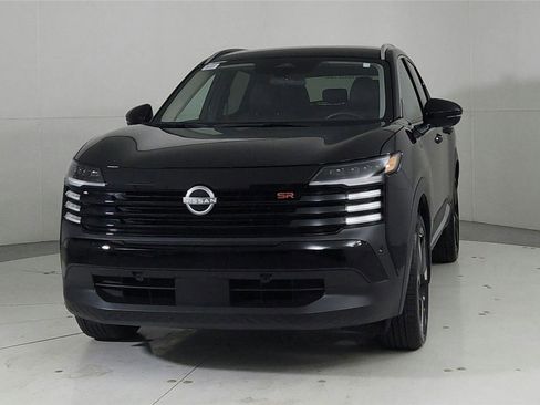 Certified 2025 Nissan Kicks SR FWD image 2