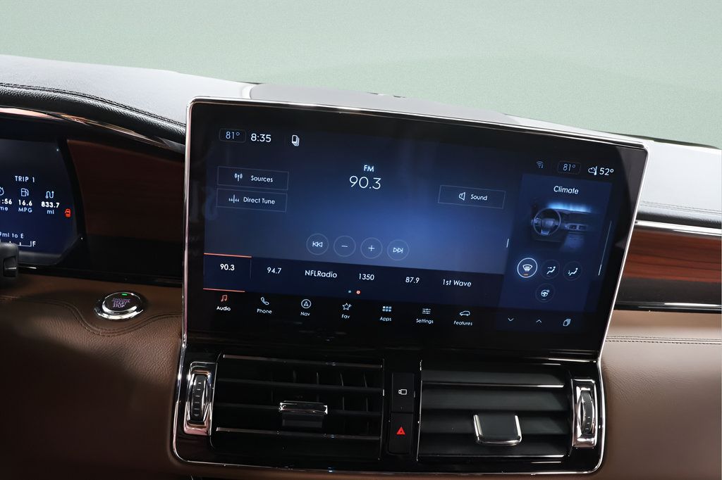 Used 2024 Lincoln Navigator Reserve AWD/4WD image 14