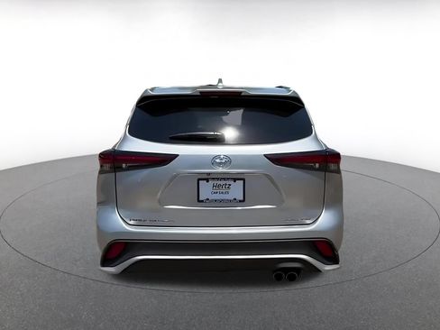 Used 2025 Toyota Highlander XSE AWD/4WD image 12