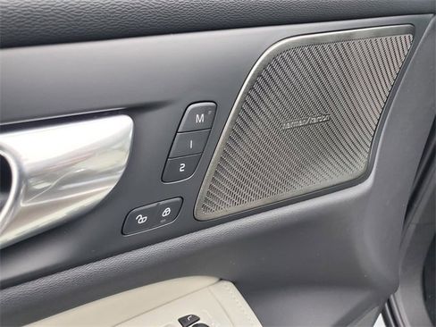 New 2026 Volvo V60 B5 Cross Country Ultra w/ Protection Package Premier image 11