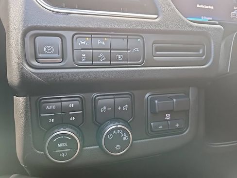 Used 2022 Chevrolet Tahoe Z71 w/ Z71 Off-Road Package AWD/4WD image 46