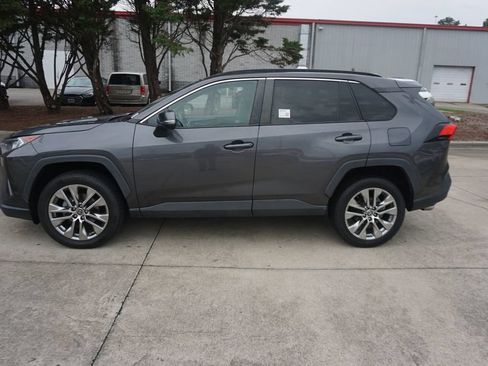 Used 2021 Toyota RAV4 XLE Premium FWD image 17